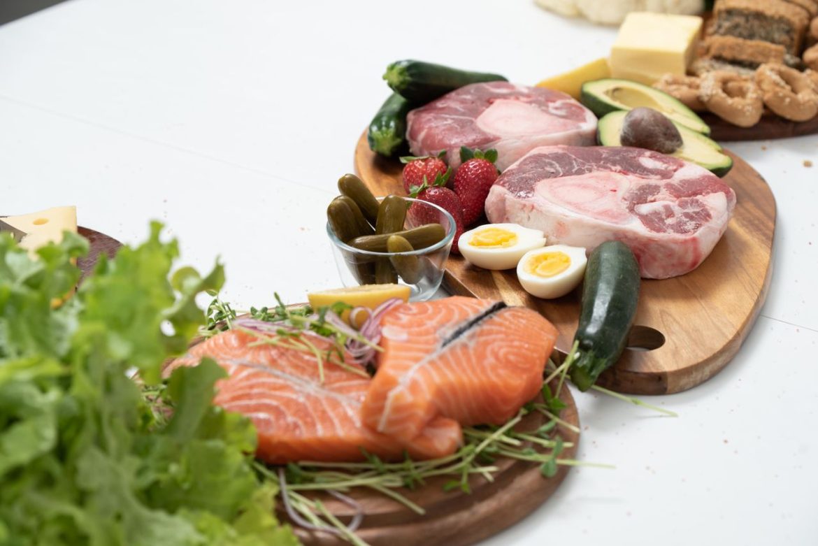Norite daugiau baltymų be proteino kokteilių? Šie produktai lengvai telpa į kasdienį meniu