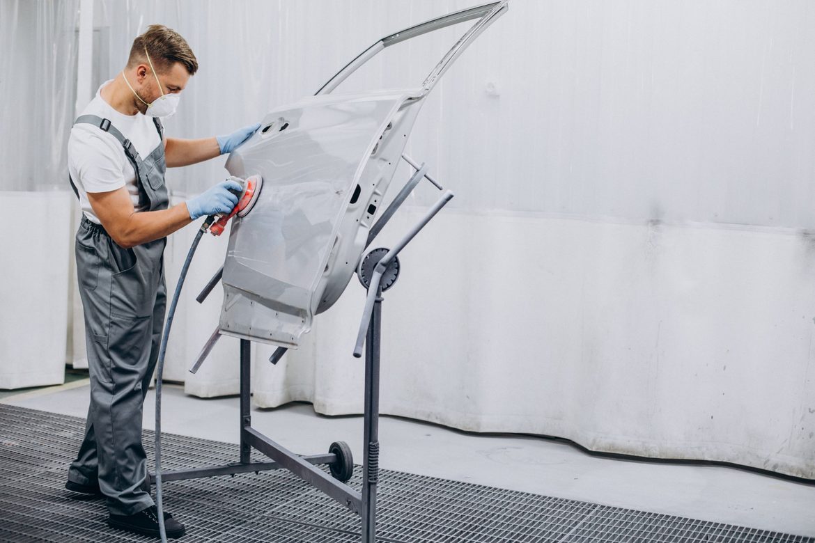 Kokias dervas ir kietiklius rinktis automobilių, valčių ir plastikinių detalių remontui?
