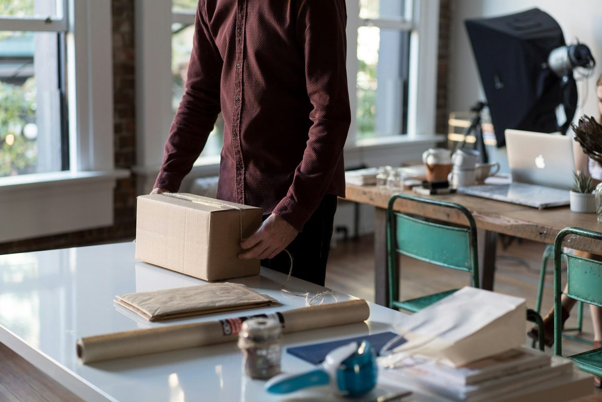 Kaip pradėti „dropshipping“ prekybą ir susirasti tiekėjus savo elektroninei parduotuvei?